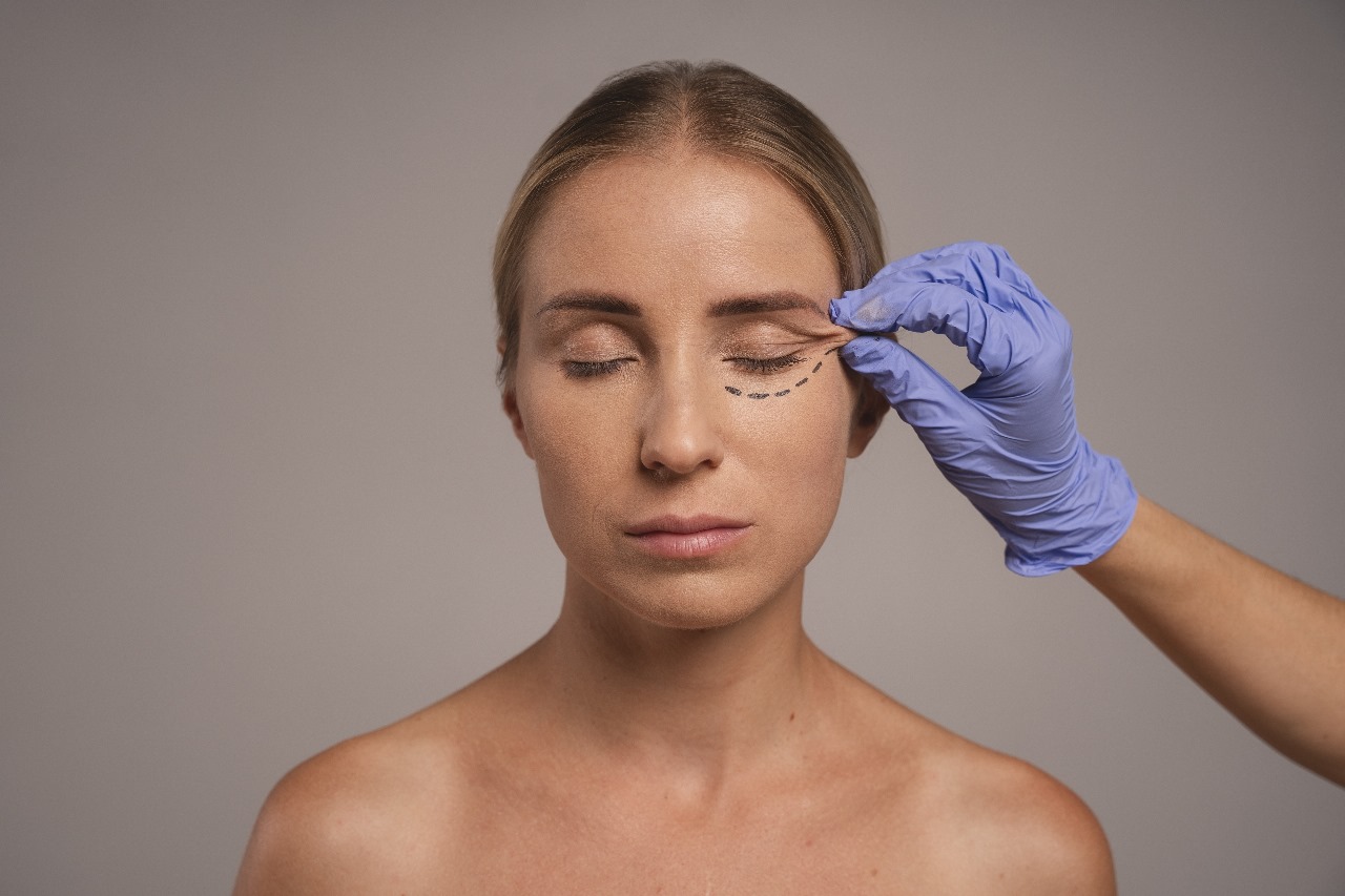 Mata Terlihat Sayu dan Lelah Terus? Bisa Jadi Itu Gejala Ptosis!